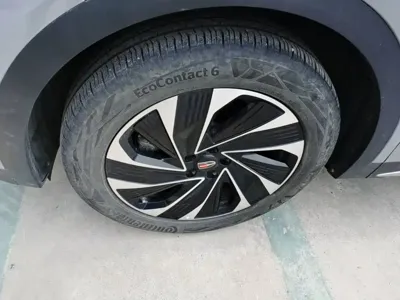 Hongqi Hongqi HS7 PHEV 2024, 16400 км, за 164300 CNY - фото 23