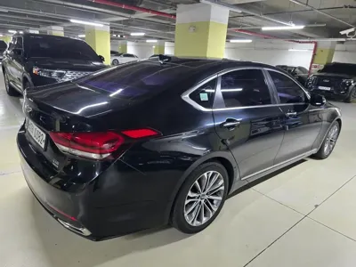 Hyundai Genesis 2015, 123000 км, за 11800000 KRW