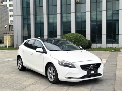 Volvo V40 2016, 140000 км, за 26800 CNY