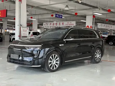 AITO 问界 AITO M8 · 2025 год