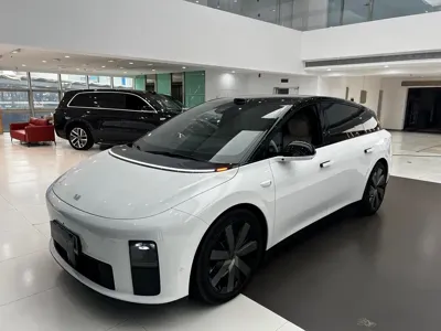 Li Auto 理想i6 · 2025 год