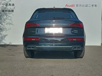 Audi Q5L 2025, 6000 км, за 228000 CNY