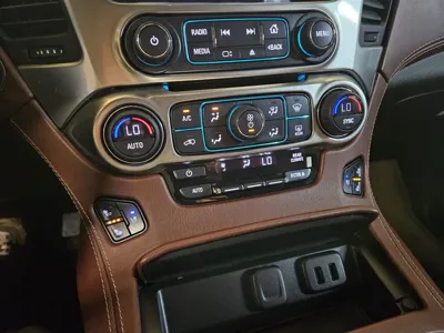 Chevrolet Surburban 2017, 85000 км, за 37000000 KRW - фото 16