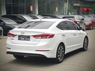 Hyundai Elantra 2019, 70000 км, за 39800 CNY