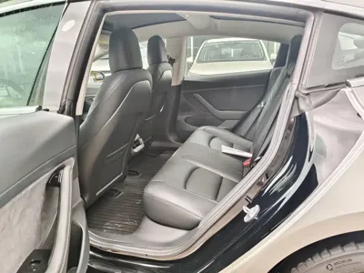 Tesla Model 3 2020, 29000 км, за 109800 CNY - фото 8