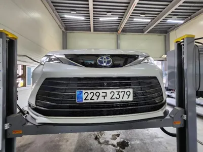 Toyota Sienna · 2023 год