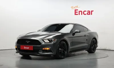 Ford Mustang · 2015 год
