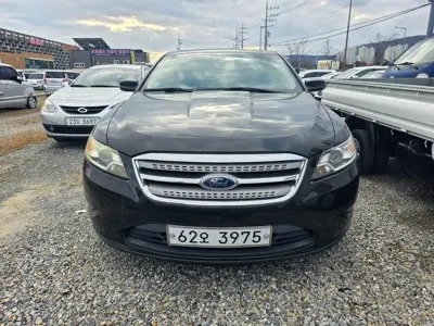 Ford Taurus · 2011 год