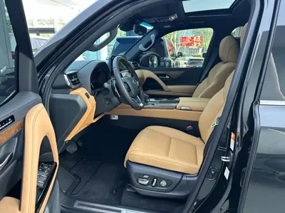 Lexus LX 2025, 22000 км, за 1298800 CNY