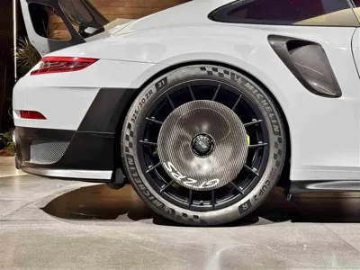 Porsche 911 2018, 6000 км, за 2488800 CNY - фото 7