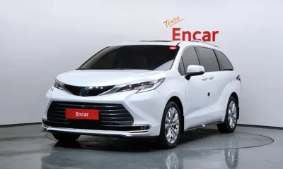 Toyota Sienna · 2023 год