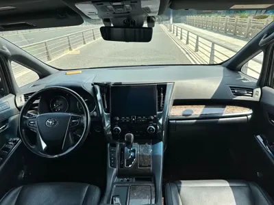 Toyota Alphard 2022, 90000 км, за 528000 CNY