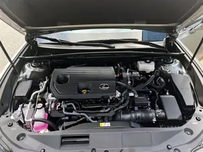 Lexus ES 2025, 13000 км, за 283000 CNY - фото 8