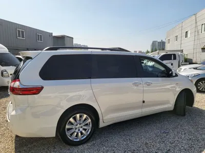 Toyota Sienna 2017, 127472 км, за 17800000 KRW