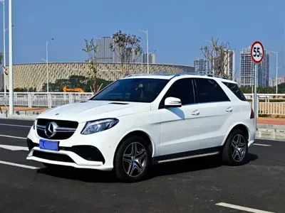 Mercedes-Benz M-Class · 2015 год