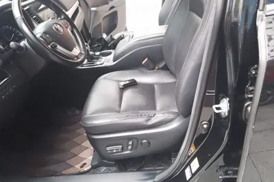Toyota Highlander 2018, 170800 км, за 128332.06 CNY - фото 12