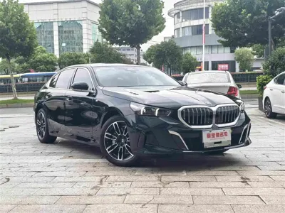 BMW 5 Series 2025, 2800 км, за 289800 CNY