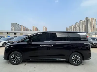 Hongqi Hongqi HQ9 PHEV 2025, 18700 км, за 226800 CNY