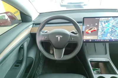 Tesla Model 3 2021, 16300 км, за 143542.85 CNY