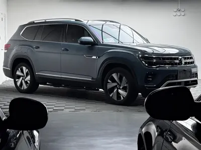 Volkswagen Teramont 2023, 60000 км, за 182000 CNY