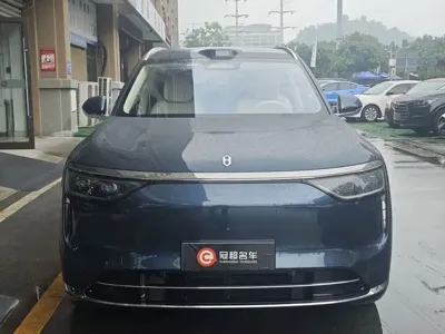 AITO 问界 AITO M8 · 2025 год