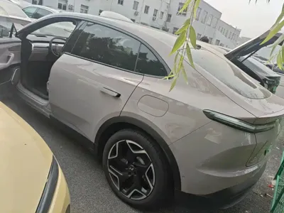 ONVO ONVO L60 2025, 6000 км, за 168000 CNY