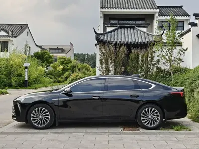 Buick LaCrosse 2023, 65000 км, за 109800 CNY