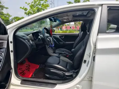 Hyundai Elantra Langdong 2016, 130000 км, за 24000 CNY
