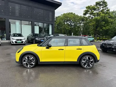 MINI MINI 2024, 3900 км, за 208000 CNY