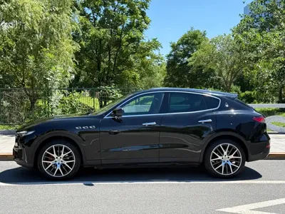 Maserati Levante 2022, 33000 км, за 435000 CNY