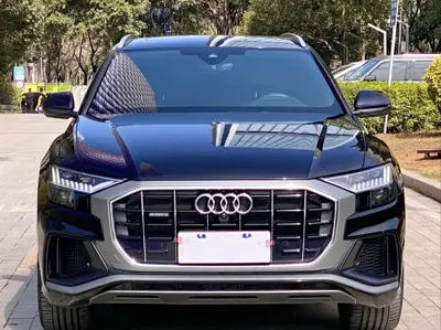 Audi Q8 2021, 100000 км, за 325000 CNY