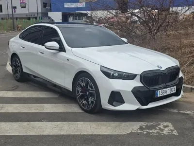 BMW 5-Series 2025, 30000 км, за 78490000 KRW - фото 3