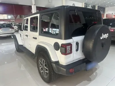 Jeep Wrangler 2024, 13200 км, за 326300 CNY - фото 6