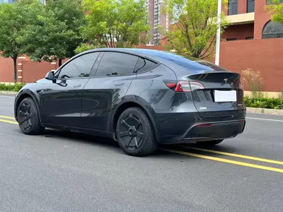 Tesla Model Y 2025, 27000 км, за 175799 CNY - фото 7