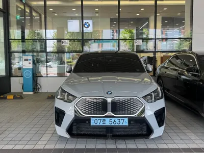 BMW iX2 · 2025 год