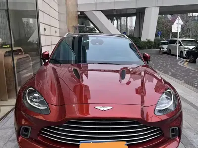 Aston Martin DBX 2021, 49000 км, за 1038000 CNY