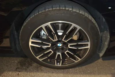 BMW 5 Series 2025, 9000 км, за 327050.3 CNY - фото 8