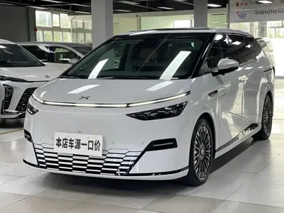Xpeng X9 · 2025 год