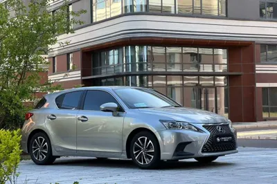 Lexus CT 2017, 80000 км, за 116931.87 CNY