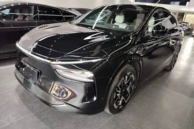 Xpeng G7 · 2025 год