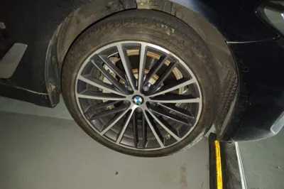 BMW 5 Series 2022, 101300 км, за 194911.38 CNY - фото 8