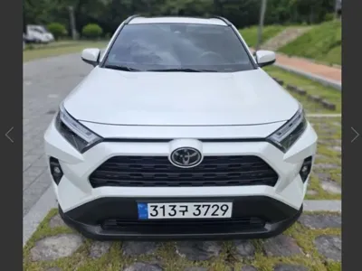 Toyota RAV4 · 2025 год