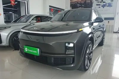 Li Auto L8 · 2023 год