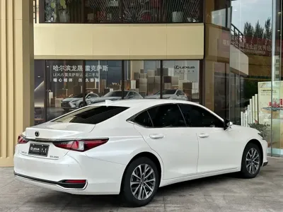 Lexus ES 2022, 80000 км, за 159900 CNY