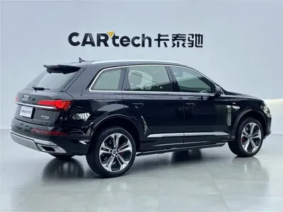 Audi Q7 2023, 52900 км, за 393800 CNY