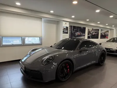Porsche 911 · 2025 год