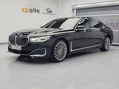 BMW 7-Series · 2021 год