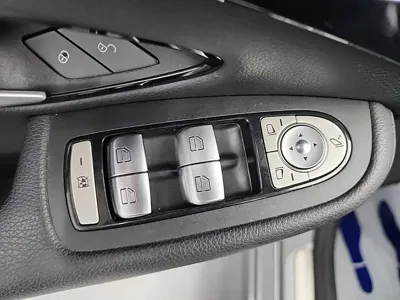 Mercedes-Benz C-Class 2018, 91310 км, за 13500000 KRW - фото 19