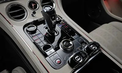 Bentley Continental 2025, 2931 км, за 460000000 KRW - фото 9