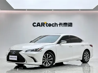 Lexus ES · 2021 год